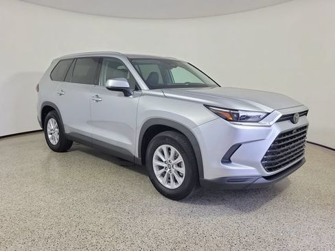 Used 2025 Toyota Grand Highlander AWD image 4