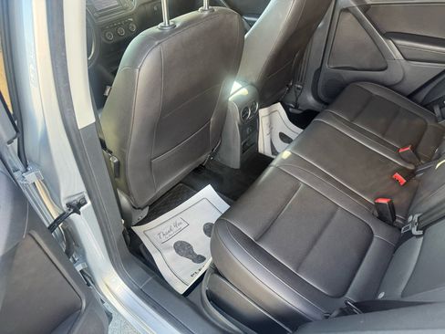 Used 2017 Volkswagen Tiguan S image 10