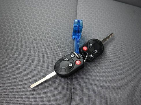 Used 2017 Ford C-MAX SE image 48