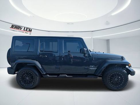 Certified 2017 Jeep Wrangler Unlimited Sahara AWD/4WD image 2