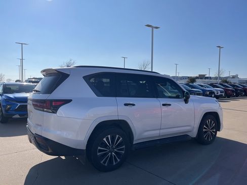 Used 2022 Lexus LX 600 4WD w/ Appearance Package image 5