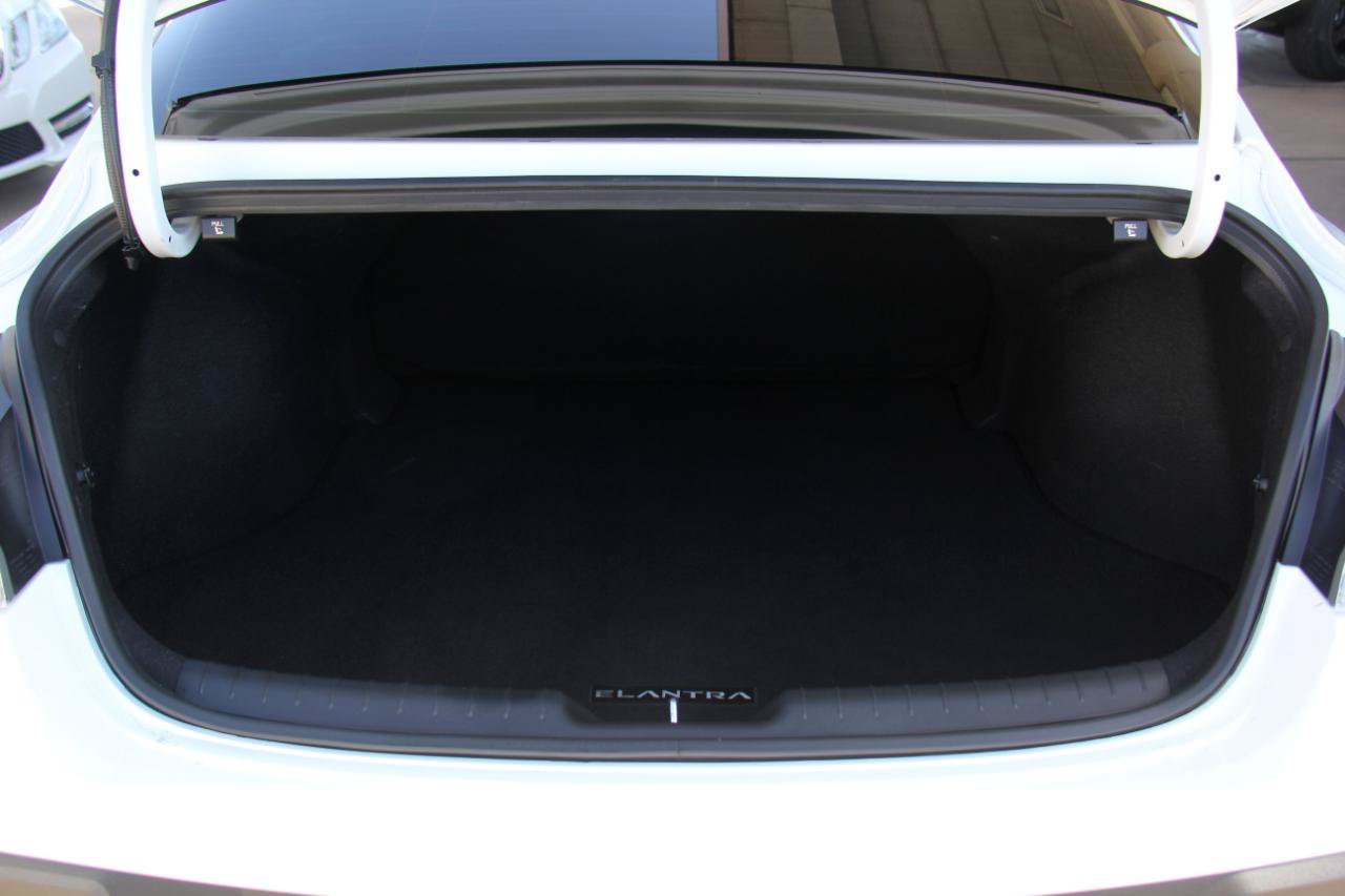 Used 2025 Hyundai Elantra Sport FWD image 24
