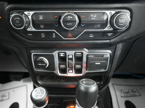 Used 2021 Jeep Wrangler Unlimited Sahara AWD/4WD image 18