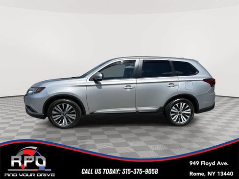Used 2020 Mitsubishi Outlander SE AWD/4WD image 2
