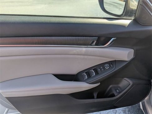 Used 2019 Honda Accord EX image 12