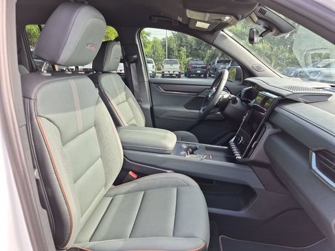 Used 2026 GMC Acadia AT4 w/ Luxury Package AWD/4WD image 39