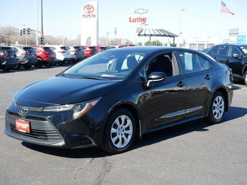 Used 2023 Toyota Corolla LE image 3