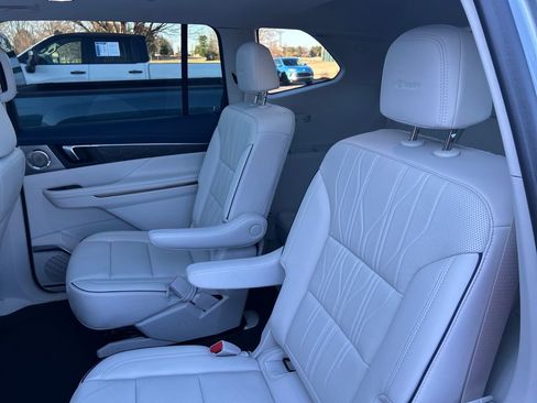 Certified 2025 Buick Enclave Avenir w/ Super Cruise Package image 33