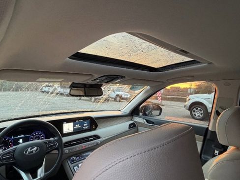 Used 2021 Hyundai Palisade SEL w/ Premium Package image 16