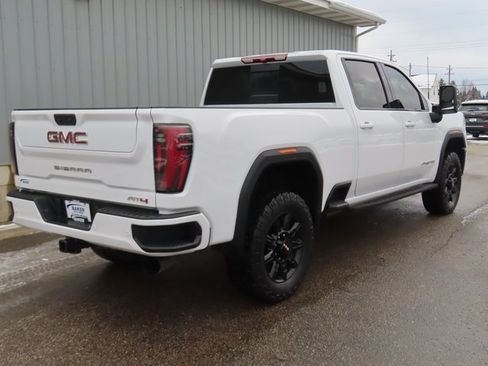 Used 2024 GMC Sierra 2500 AT4 w/ AT4 Preferred Package image 3
