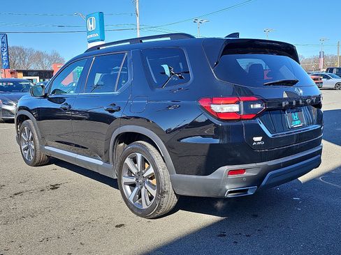 Used 2023 Honda Pilot Touring image 6