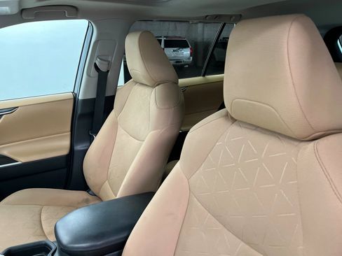 Certified 2019 Toyota RAV4 XLE w/ Convenience Package image 17