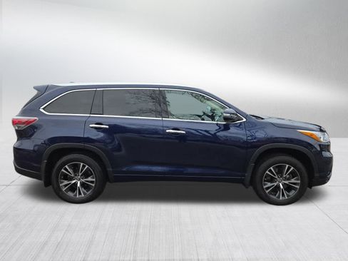 Used 2016 Toyota Highlander XLE image 2