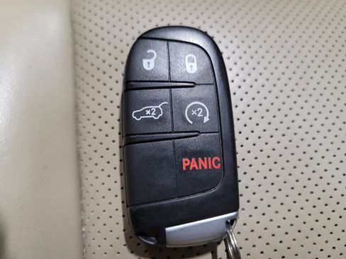 Used 2021 Jeep Grand Cherokee Overland AWD/4WD image 32
