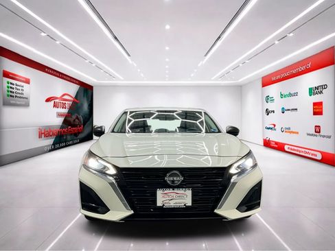Used 2024 Nissan Altima 2.5 SV FWD image 2