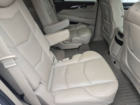 Used 2017 Cadillac Escalade Luxury AWD/4WD image 20