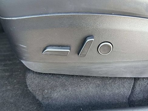 Used 2021 Tesla Model Y Long Range AWD/4WD image 21