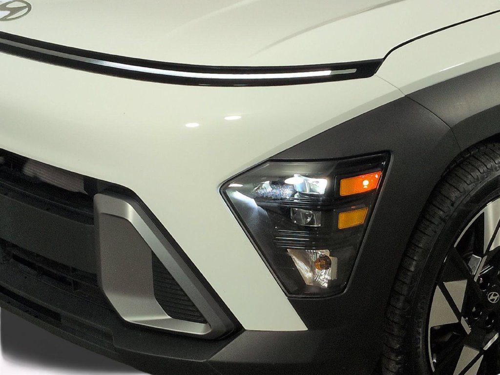Used 2025 Hyundai Kona SEL FWD image 12