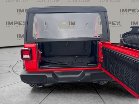 Used 2025 Jeep Wrangler Sport AWD/4WD image 17