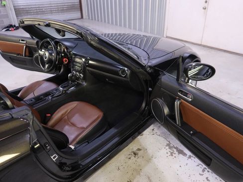 Used 2013 MAZDA MX-5 Miata Grand Touring w/ Premium Pkg image 12