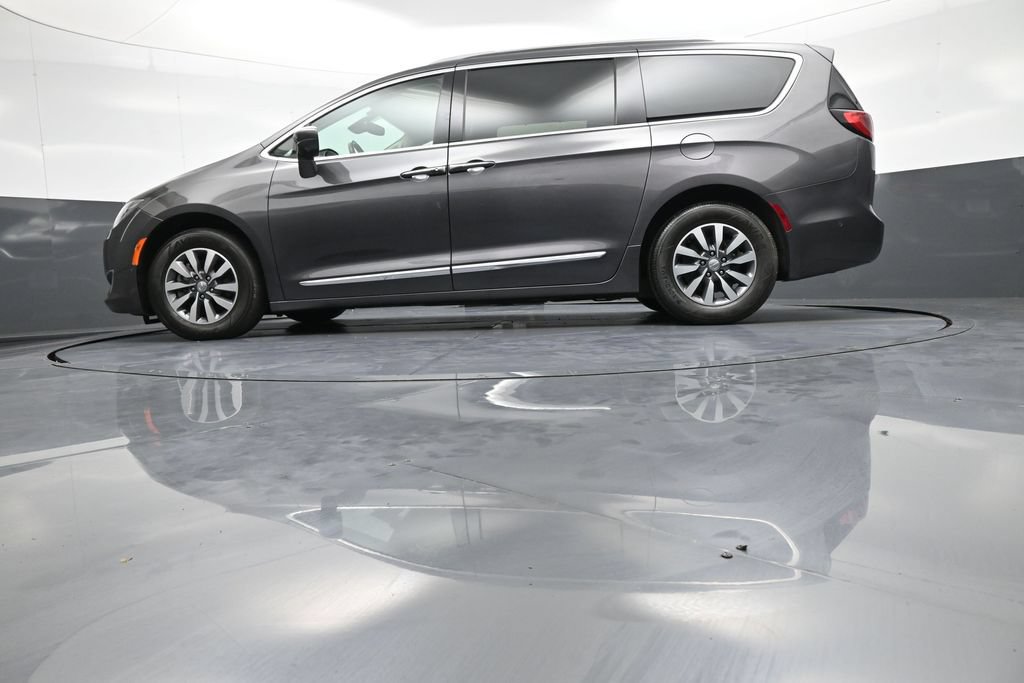Used 2020 Chrysler Pacifica Touring-L Plus FWD image 36