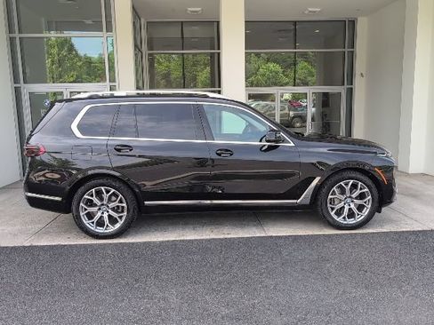 Used 2025 BMW X7 xDrive40i w/ Premium Package AWD/4WD image 2