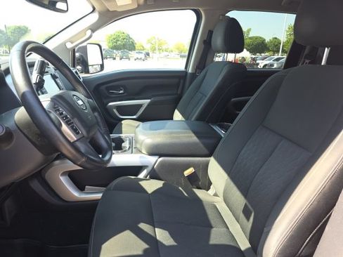 Used 2018 Nissan Titan SV w/ SV Convenience Package AWD/4WD image 12