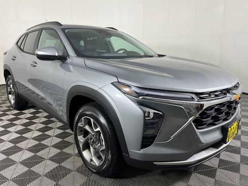 New 2026 Chevrolet Trax LT image 3