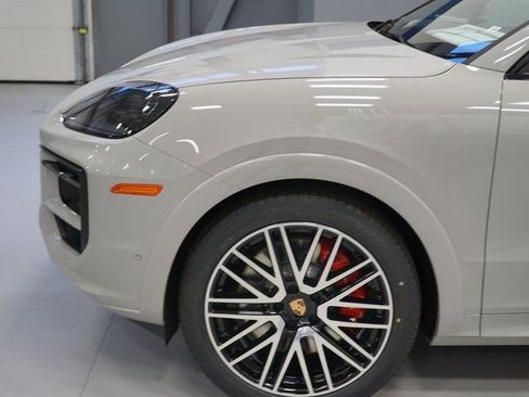 Used 2026 Porsche Cayenne GTS AWD/4WD image 16