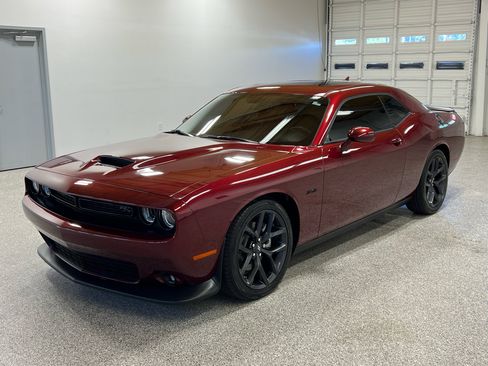 Used 2023 Dodge Challenger R/T w/ Plus Package image 8