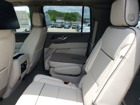New 2026 GMC Yukon XL Denali AWD/4WD image 11
