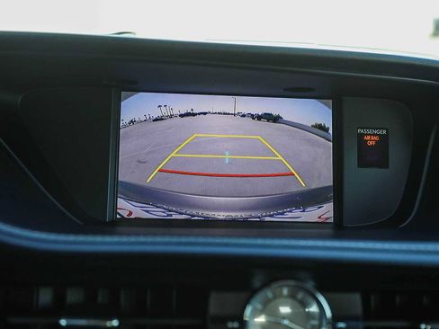Used 2016 Lexus ES 300h w/ Ultra Luxury Package FWD image 23