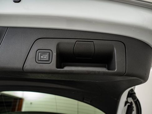 Used 2023 Buick Envision Avenir image 37