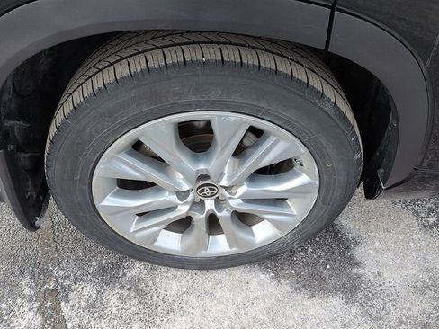 Used 2023 Toyota Highlander Limited image 8