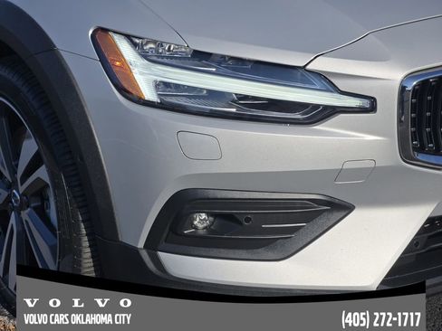 Certified 2025 Volvo V60 B5 Cross Country Plus image 7