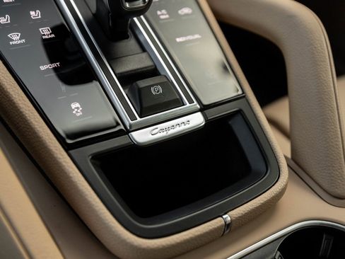 Used 2023 Porsche Cayenne Platinum Edition AWD/4WD image 28