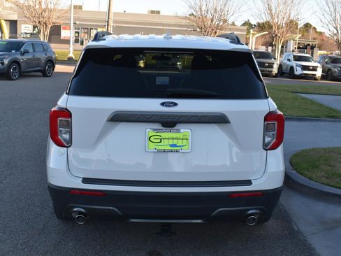 Used 2024 Ford Explorer XLT w/ Equipment Group 202A image 7