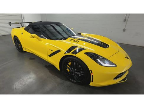 Used 2017 Chevrolet Corvette Stingray Convertible RWD image 2