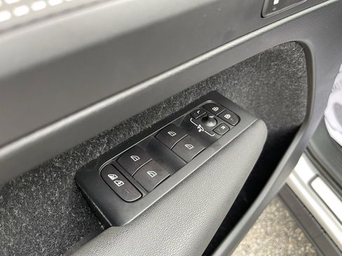 Used 2019 Volvo XC40 T5 R-Design image 21