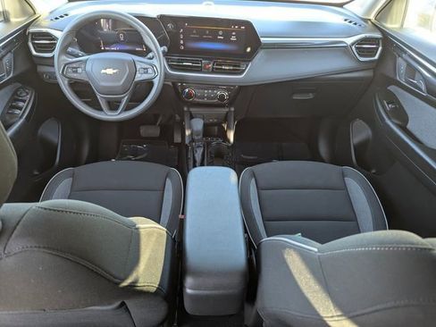 Used 2025 Chevrolet TrailBlazer LT image 13