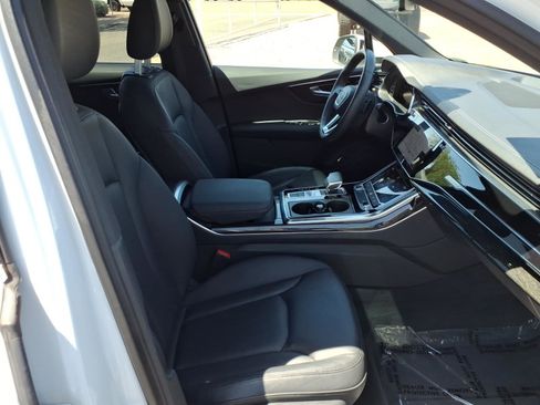 Used 2023 Audi Q7 2.0T Premium w/ Towing Package AWD/4WD image 11