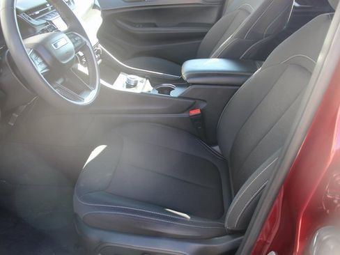 Used 2023 Jeep Grand Cherokee L Laredo image 8