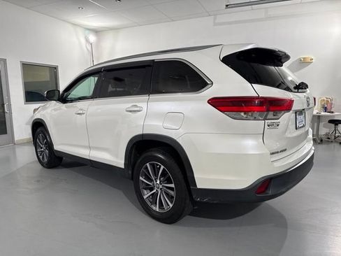 Used 2019 Toyota Highlander XLE FWD image 6