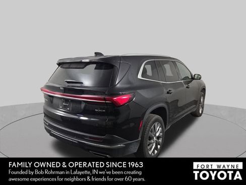 Used 2025 Buick Enclave Preferred AWD/4WD image 7