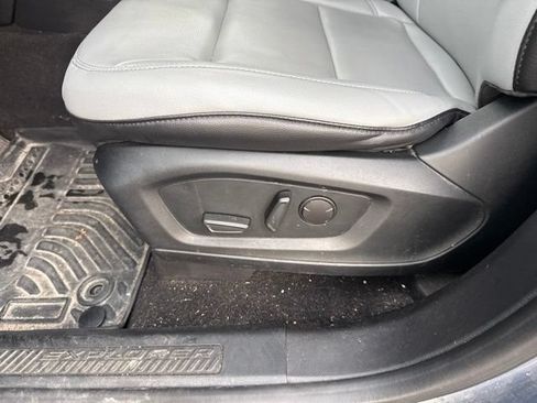 Used 2021 Ford Explorer XLT w/ Equipment Group 202A AWD/4WD image 14