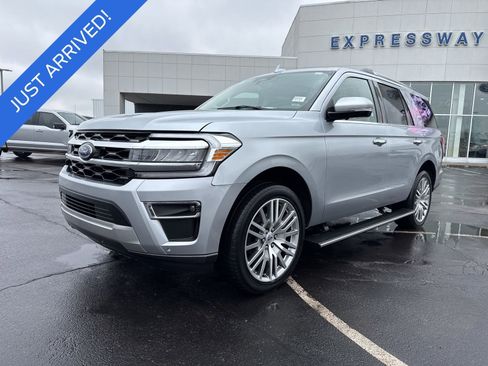 Used 2024 Ford Expedition Limited image 1
