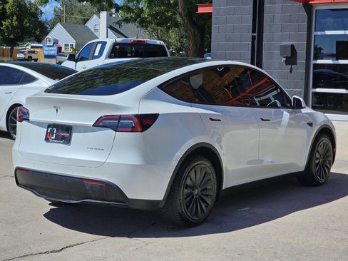 Used 2022 Tesla Model Y Long Range AWD/4WD image 10