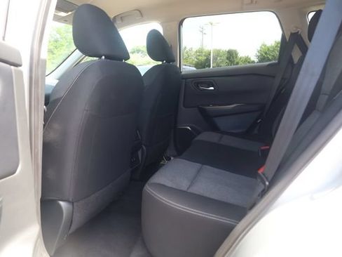 Used 2025 Nissan Rogue SV FWD image 27