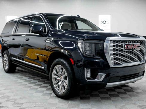 Used 2023 GMC Yukon XL Denali AWD/4WD image 6