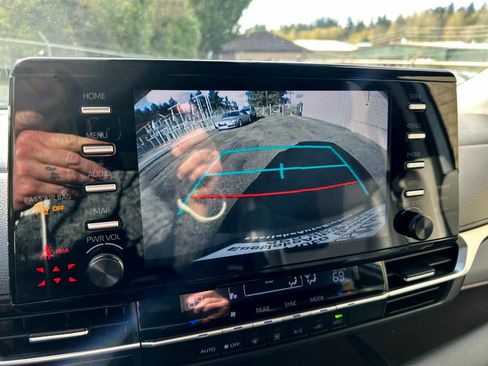 Used 2022 Toyota Sienna LE image 17